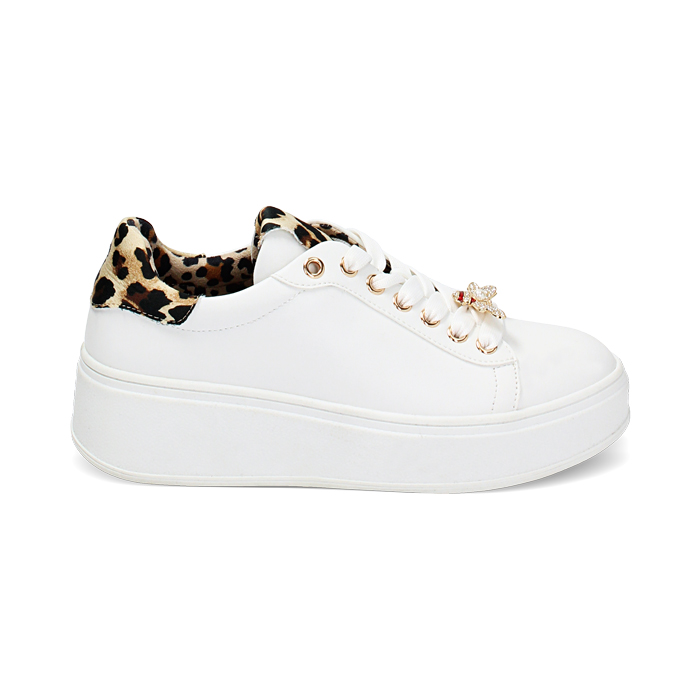 Zapatillas blancas con estampado de leopardo